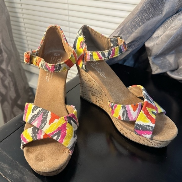 Tom’s Women’s Sienna Ikat Cork Heel Wedge Sandals Size 7.5 - Picture 3 of 14
